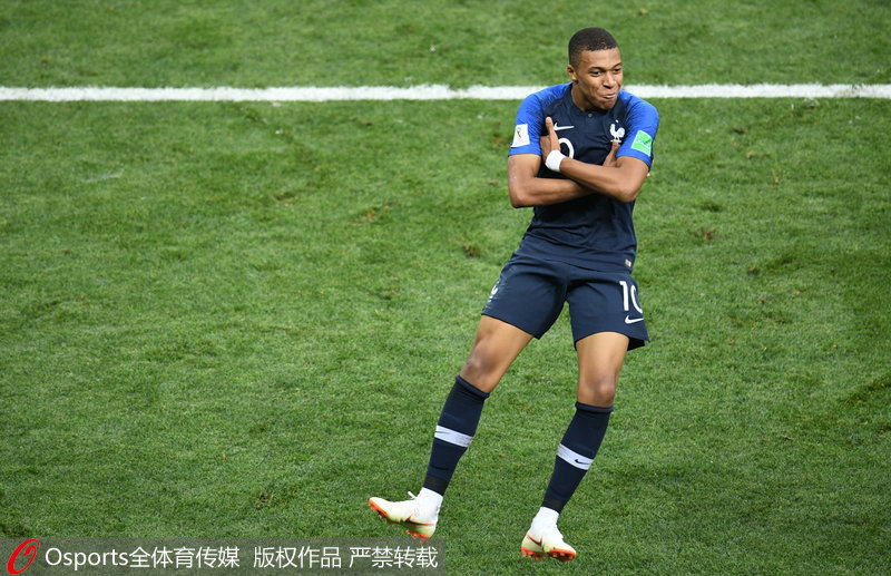 弗里克的历史巅峰：95年来最年轻的巴萨首发阵容震撼西甲（弗里克缔造95年来最年轻巴萨首发，震撼西甲）