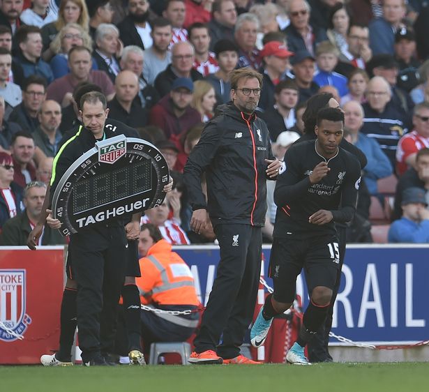 奥斯卡、约尼查助阵，怒放竞技场3V3街头足球赛玉溪站落幕（玉溪站怒放竞技场3V3街头足球赛圆满收官，奥斯卡、约尼查到场助阵）