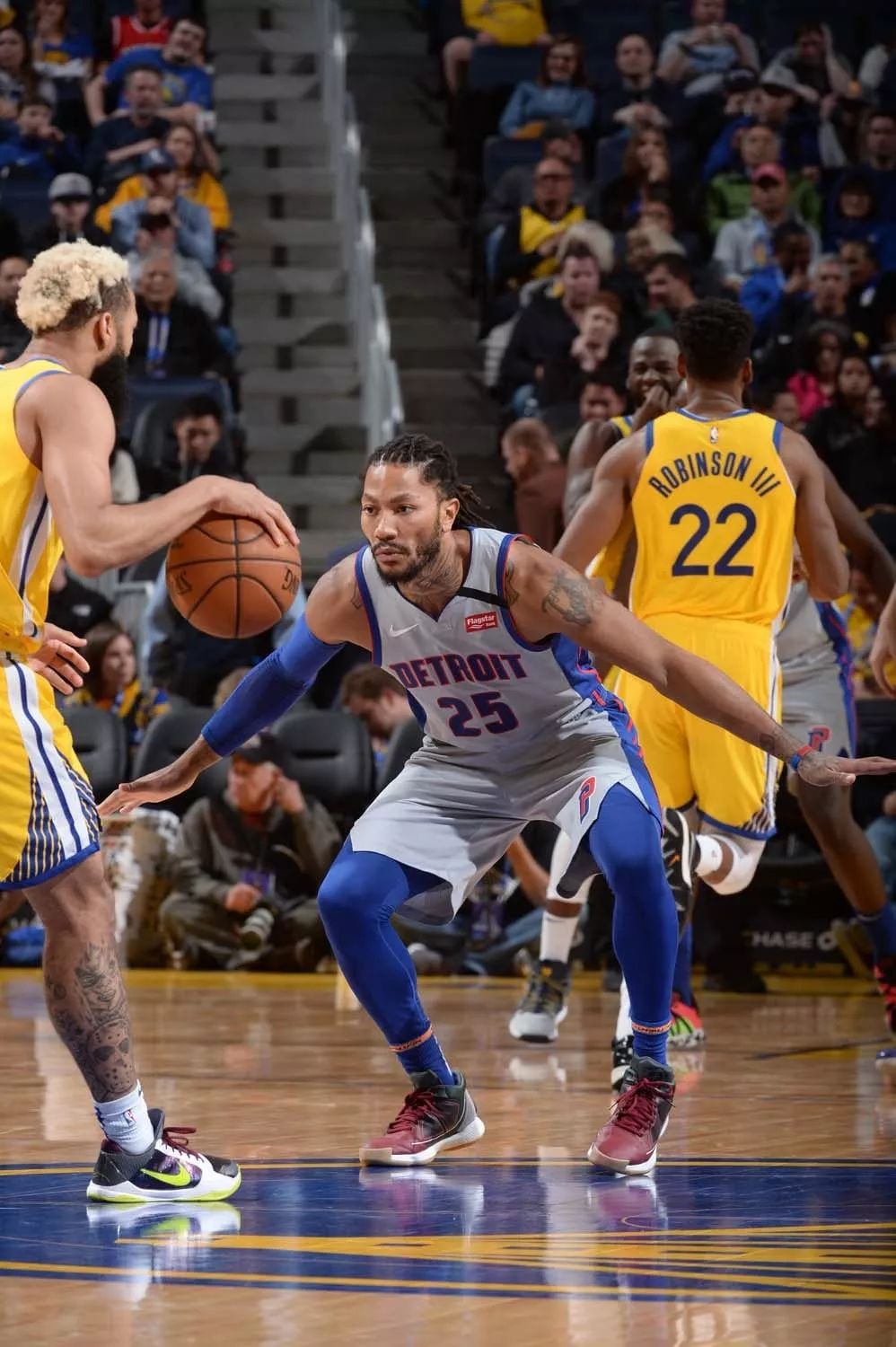 他在场上就是稳定器（他是场上的定海神针）