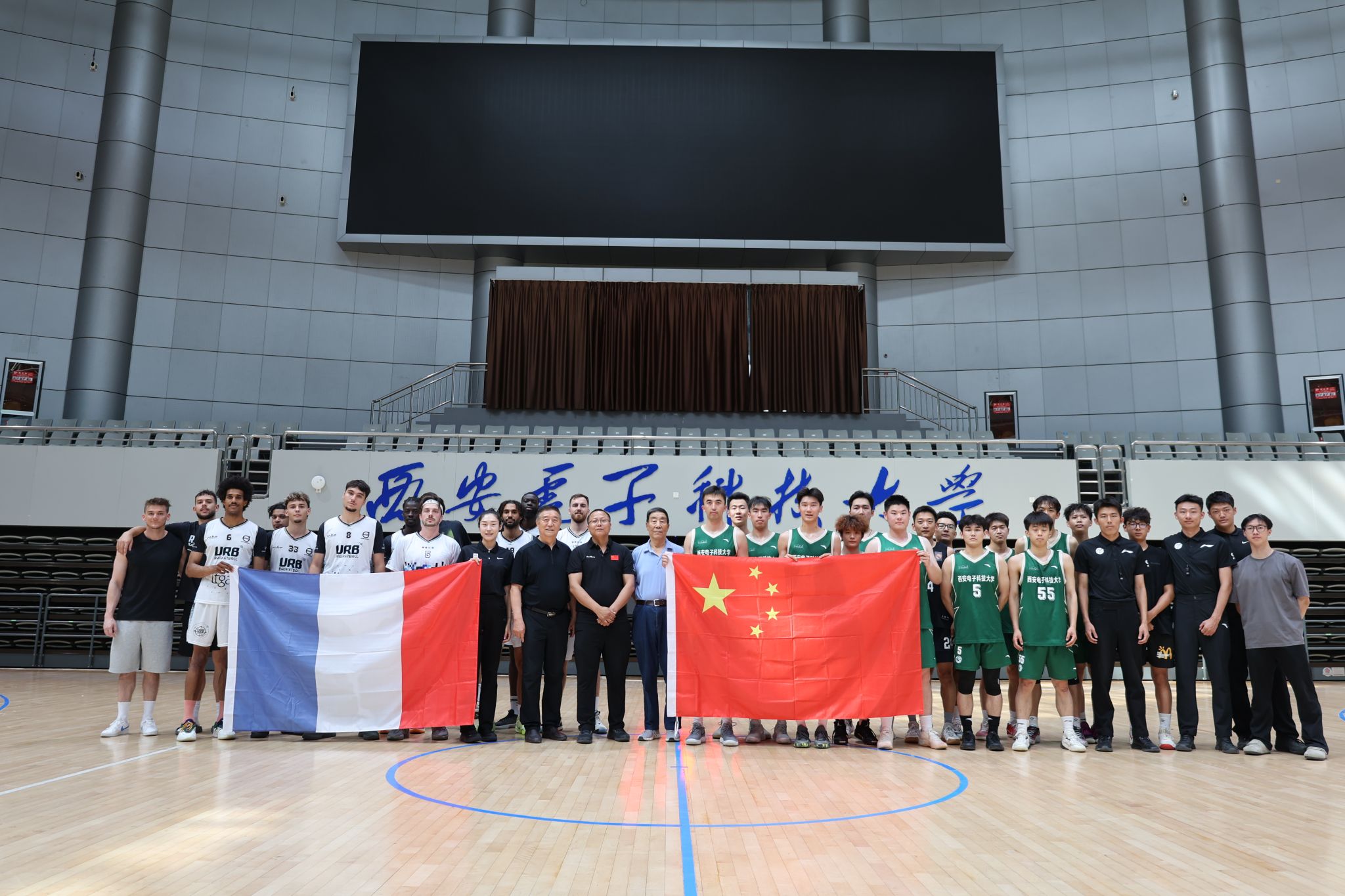 36岁中国短跑名将苏炳添社媒发布长文，宣布自己正式退役（苏炳添36岁在社交平台以长文告别赛场，官宣退役）