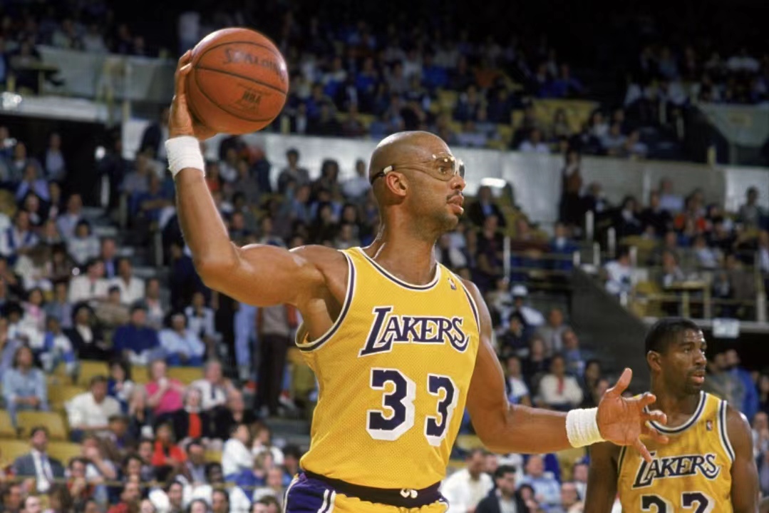 萨拉赫进入转会风口，利雅得新月成为潜在下家（萨拉赫转会热度攀升，利雅得新月成热门下家）